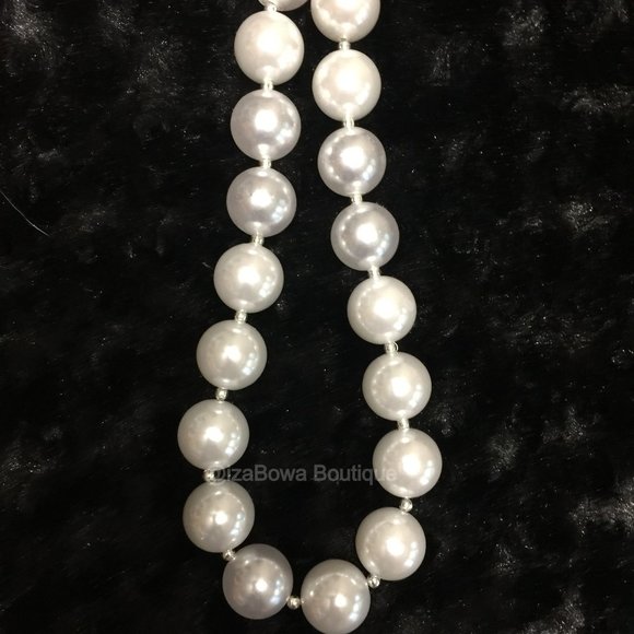 💗HOST PICK💗 White Chunky Bead Necklace HAND CRAFTED - Picture 2 of 2